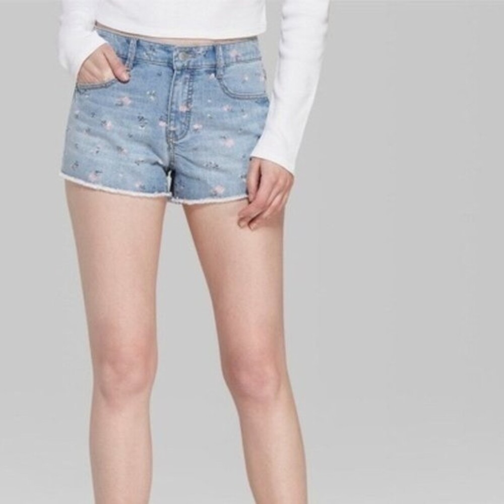 WILD FABLE Size 4 Denim Light Medium Wash Jean Shorts Floral Raw Hem High Rise
